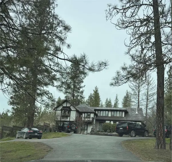 4196 E Evans Creek, Rogue River, OR 97537