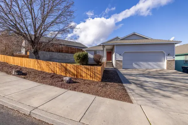 2113 SW 35th Place, Redmond, OR 97756