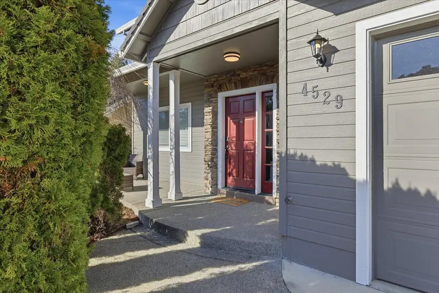 4529 Wolf Run Drive, Medford, OR 97504 - #3