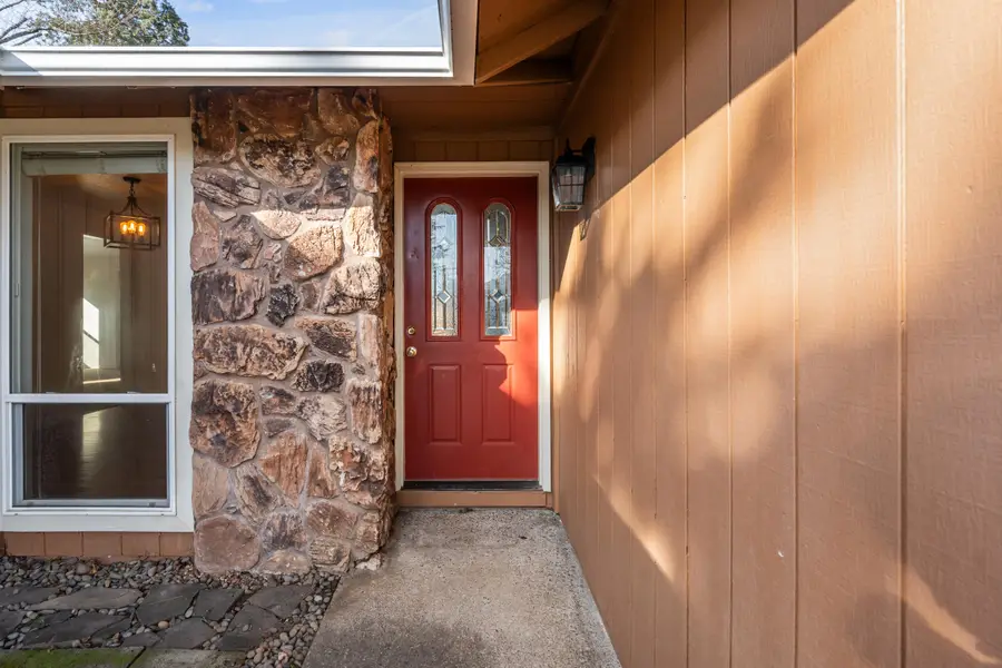 2583 Huntington Lane, Medford, OR 97504 - #3