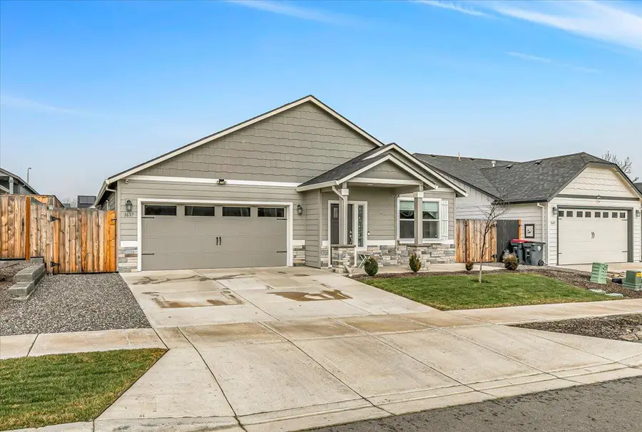 1637 Bronte Circle, Medford, OR 97504 - #3