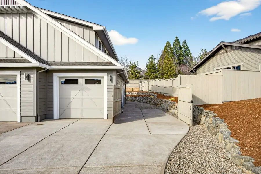 4043 Sunleaf Avenue, Medford, OR 97504 - #3