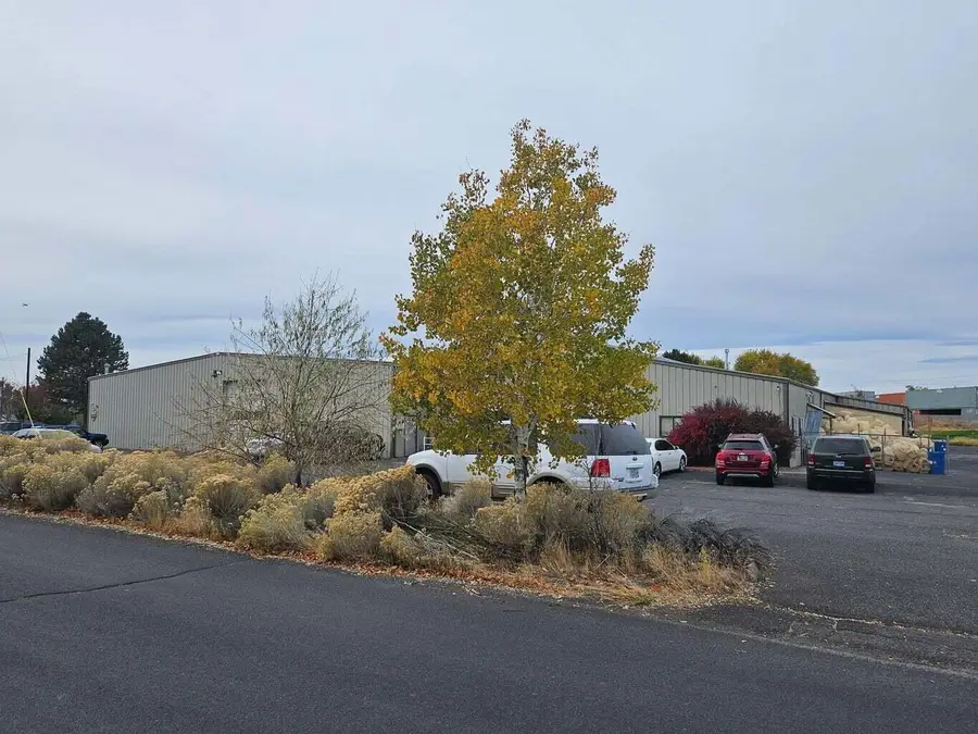 975 SW 1st Street, Redmond, OR 97756 - #2