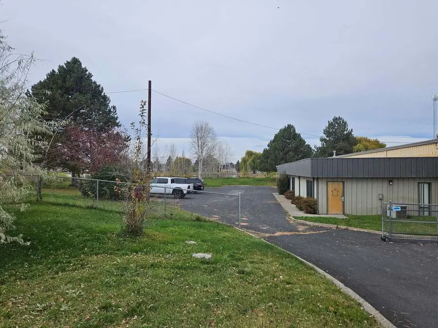 975 SW 1st Street, Redmond, OR 97756 - #3