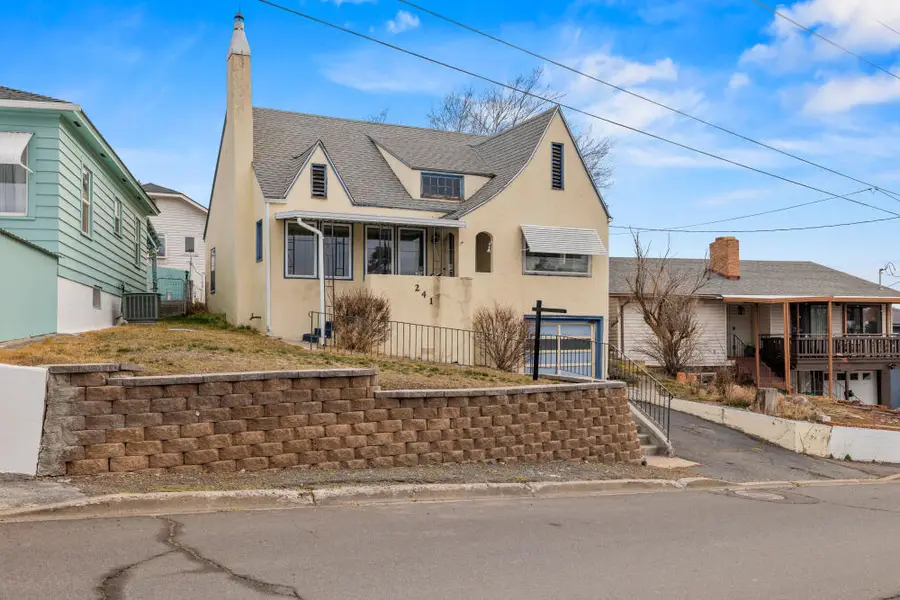 241 Hillside Avenue, Klamath Falls, OR 97601 - #2