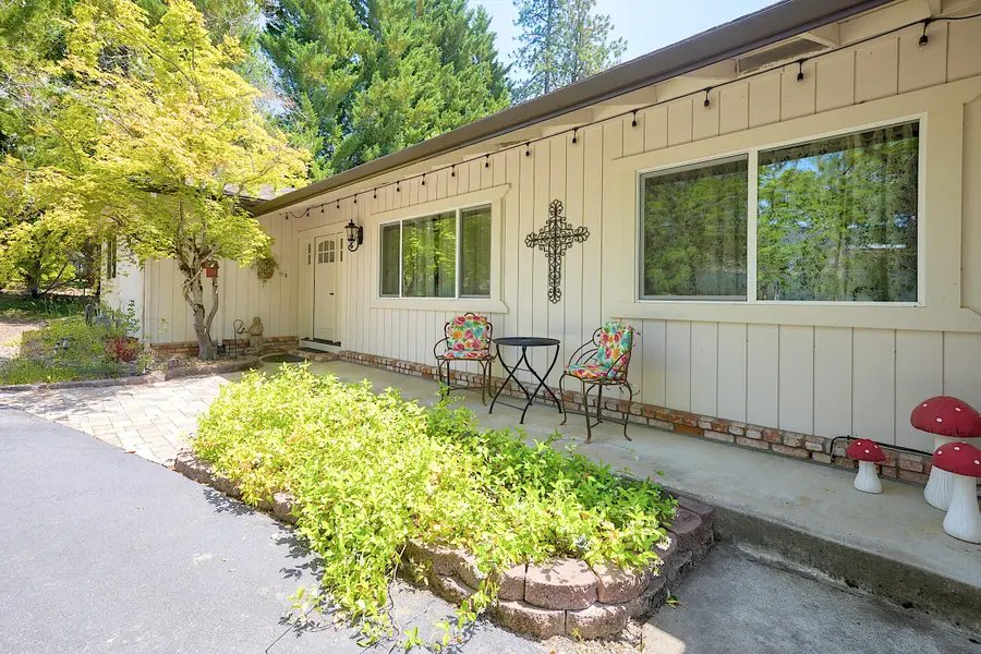 627 Carriage Road, Grants Pass, OR 97526 - Image #2