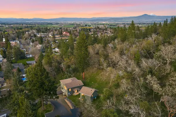 330 E Fir Street, Jacksonville, OR 97530