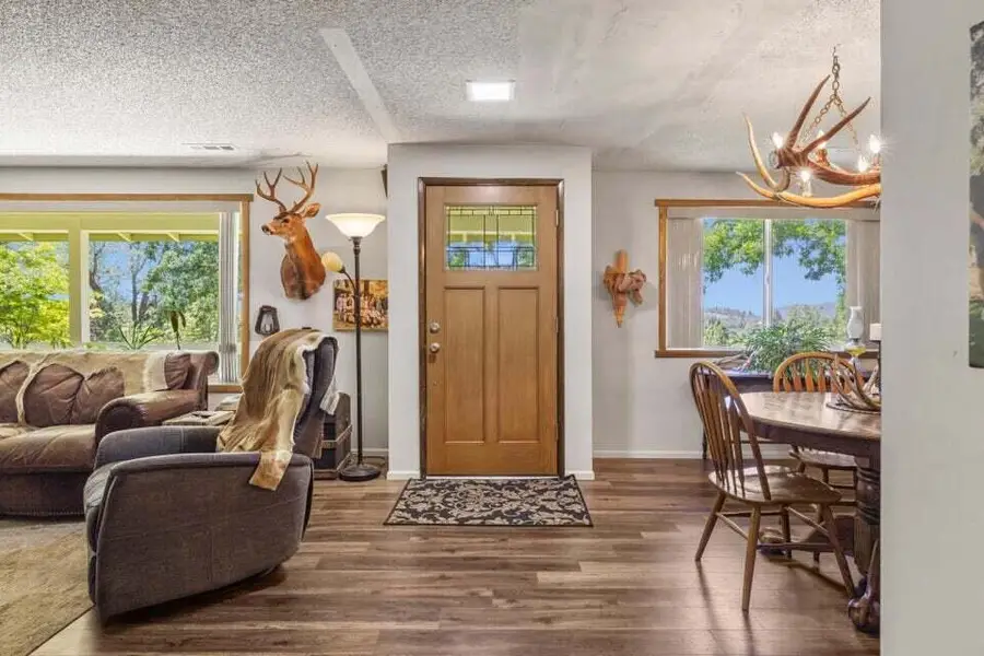 800 Hillandale Circle, Eagle Point, OR 97524 - #3