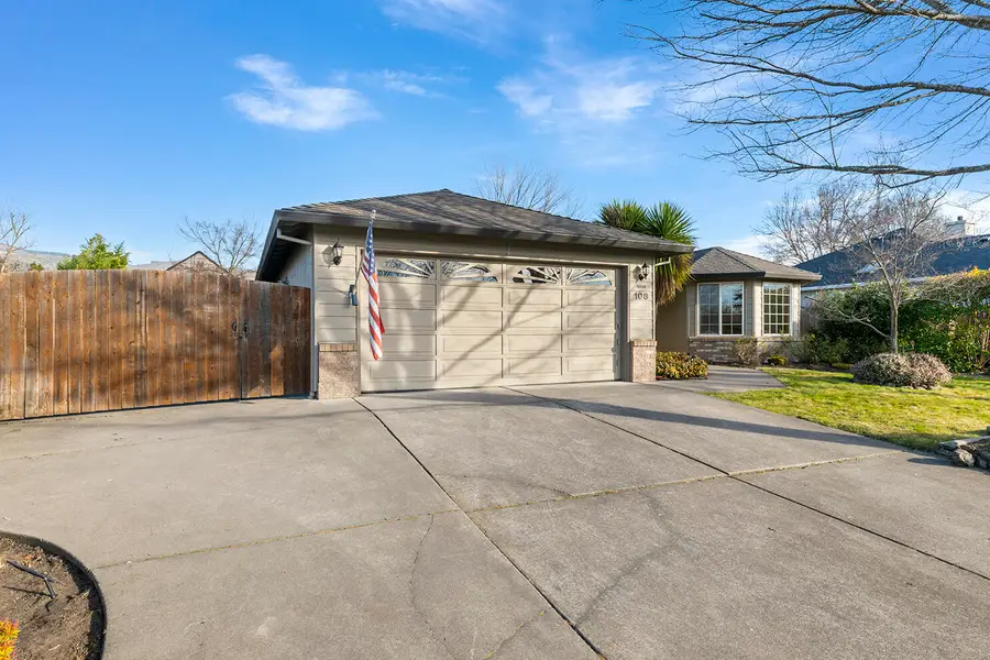 108 Meadow View Drive, Phoenix, OR 97535 - #3