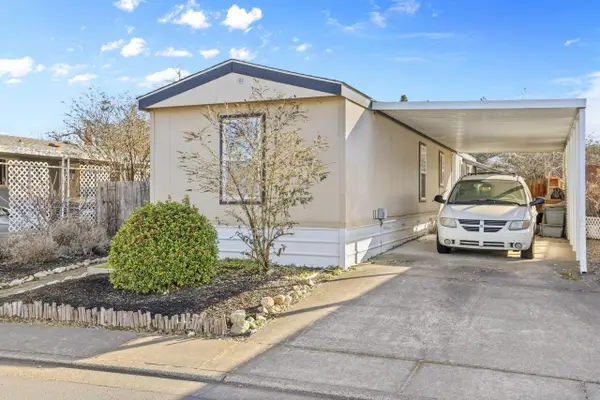 4729 S Pacific Highway #UNIT 4, Phoenix, OR 97535