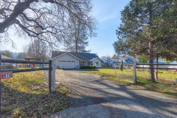 8576 E Evans Creek Road, Rogue River, OR 97537