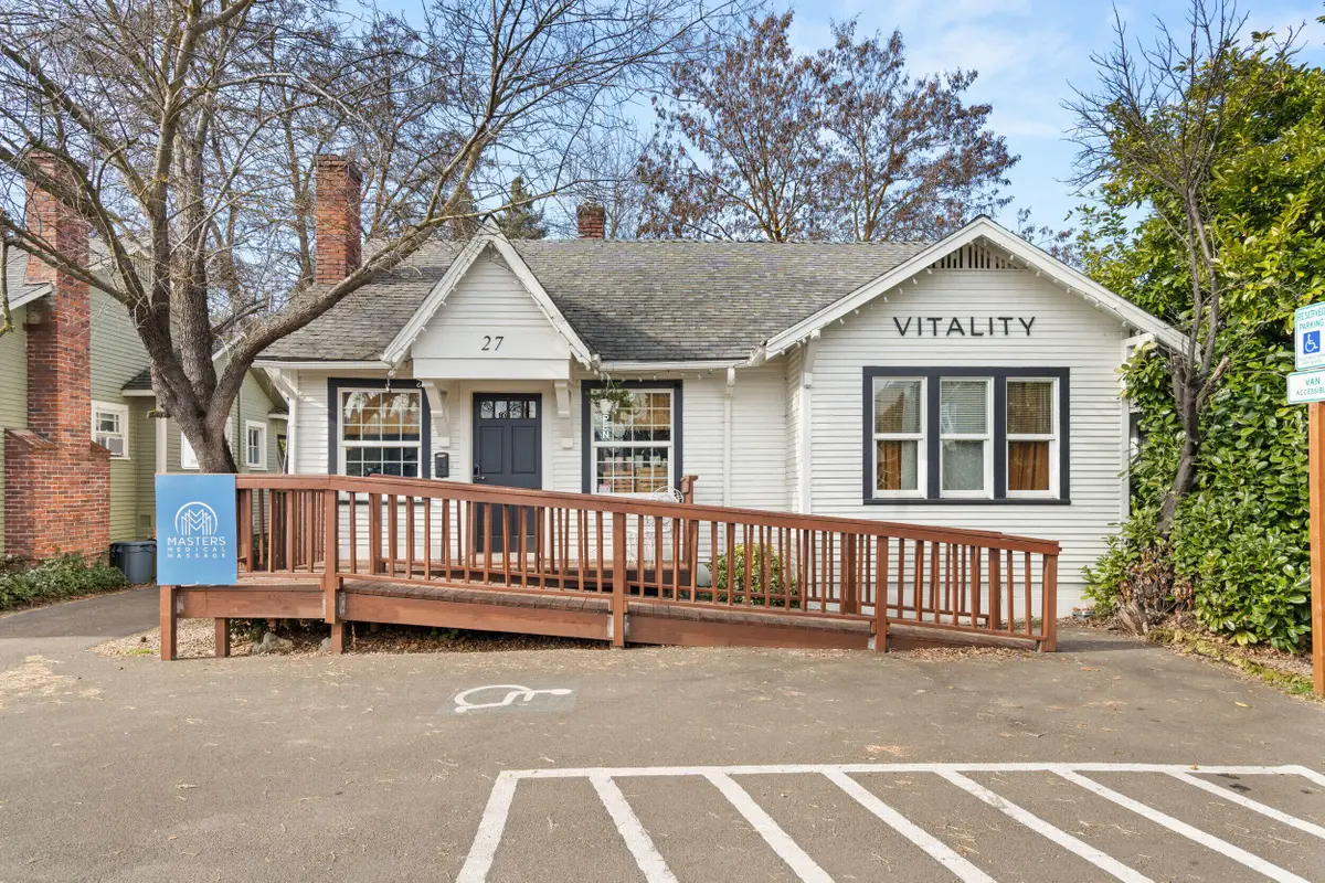 27 Crater Lake Avenue, Medford, OR 97504 - Image #1