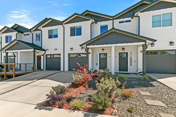 303 Everett Way, Talent, OR 97540