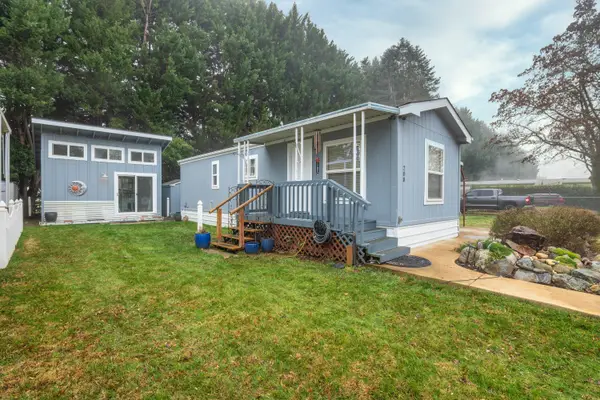 208 Chestnut Lane, Grants Pass, OR 97526