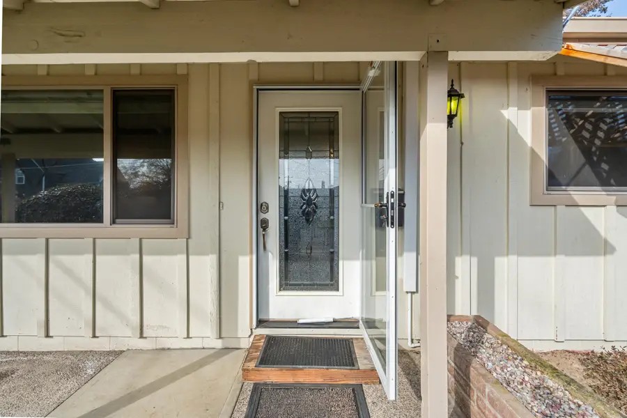 306 SW 3rd Street, Grants Pass, OR 97526 - Image #2