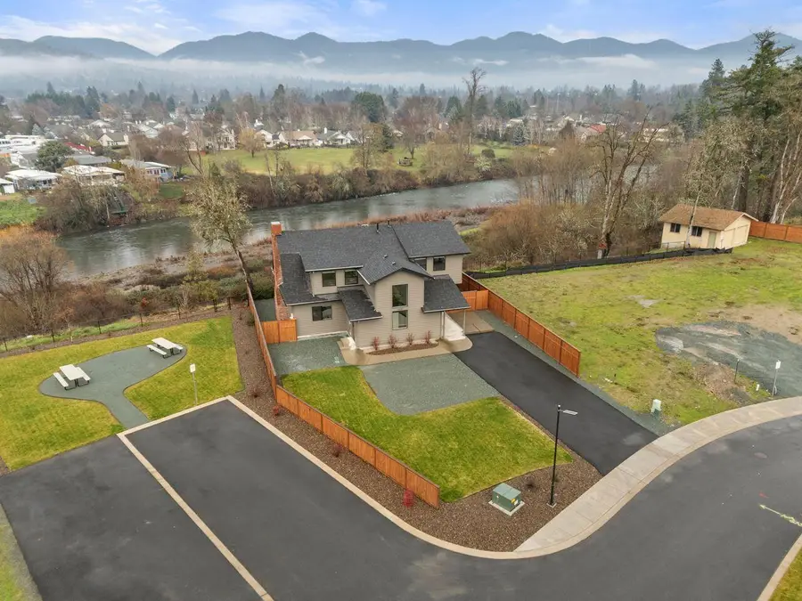 1030 SW River Mist Lane, Grants Pass, OR 97527 - Image #2