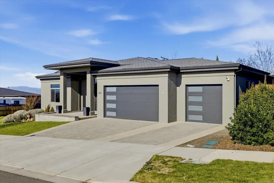 3261 Sky Way, Medford, OR 97504 - Image #3