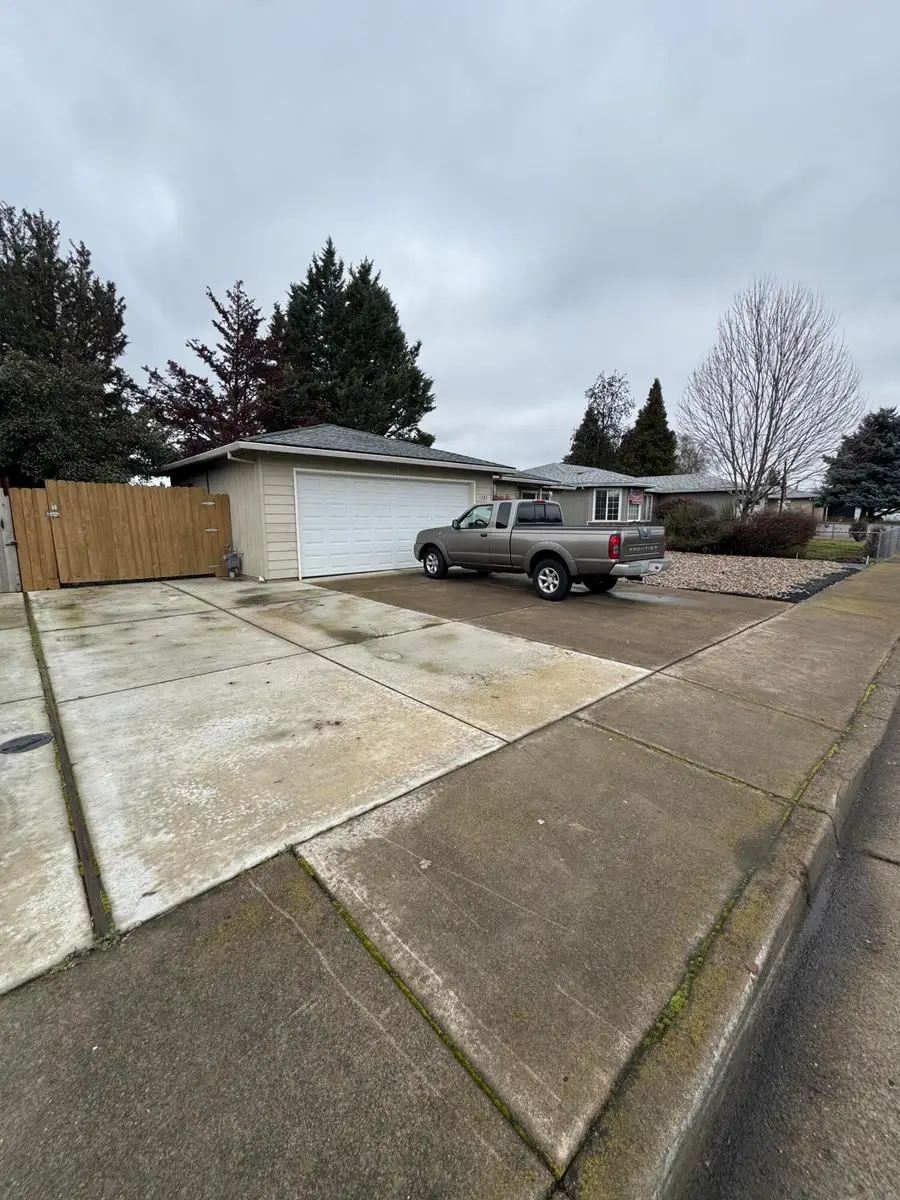 1283 Far West Avenue, Central Point, OR 97502 - #2