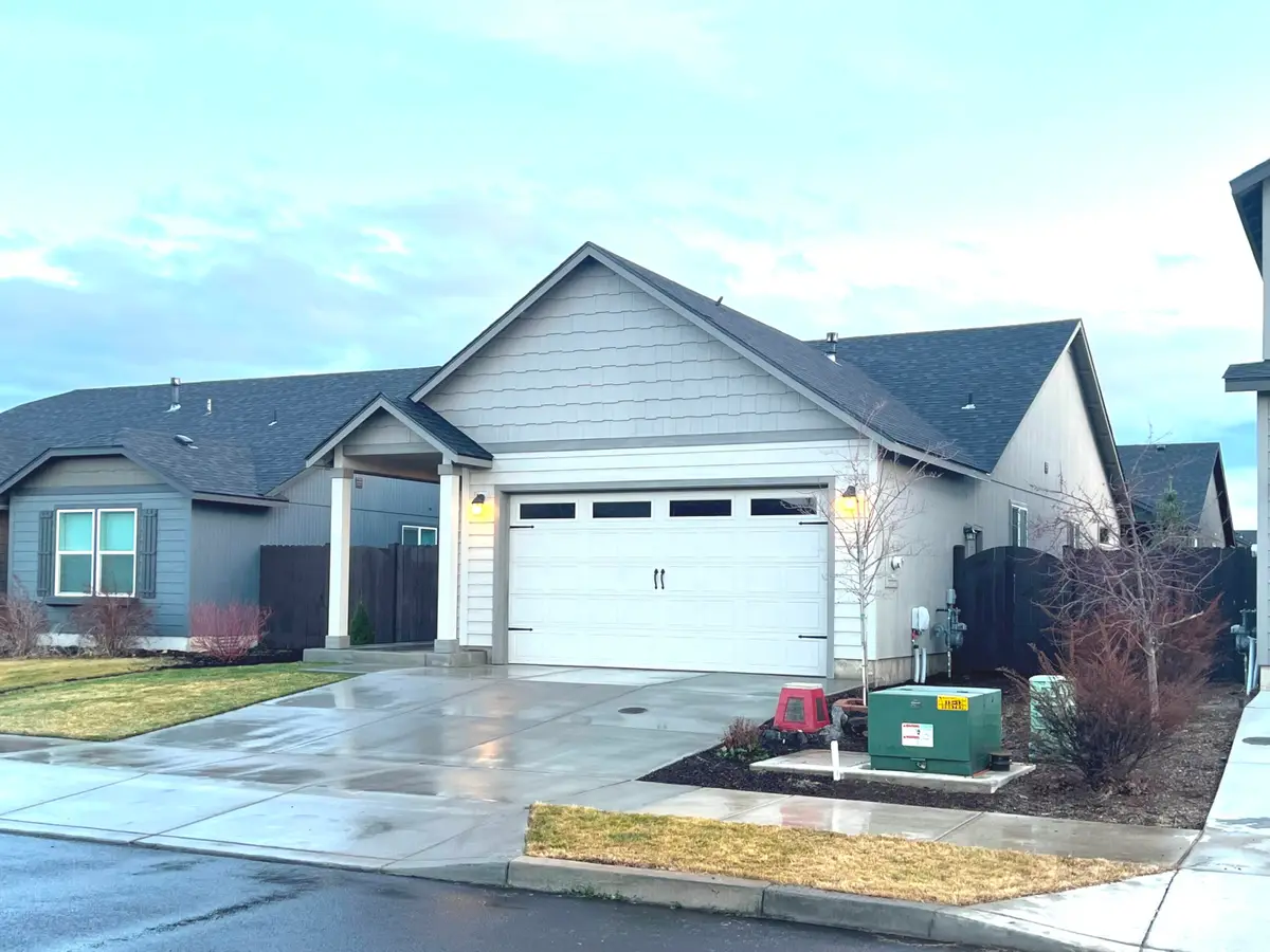 2474 NW Kingwood Avenue Nw, Redmond, OR 97756 - Image #1