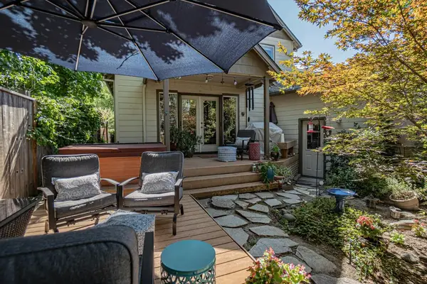 2729 Clay Creek Way, Ashland, OR 97520