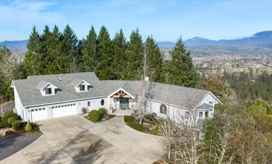 3601 Campus View Drive, Grants Pass, OR 97527 - #2