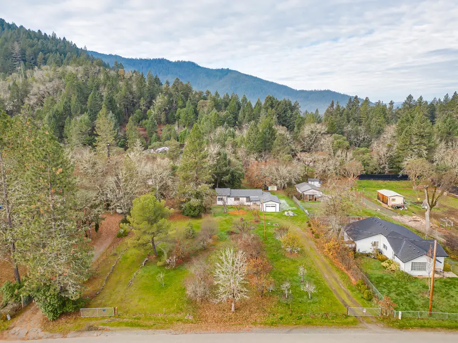 180 Long Acres Road, Grants Pass, OR 97527 - #2