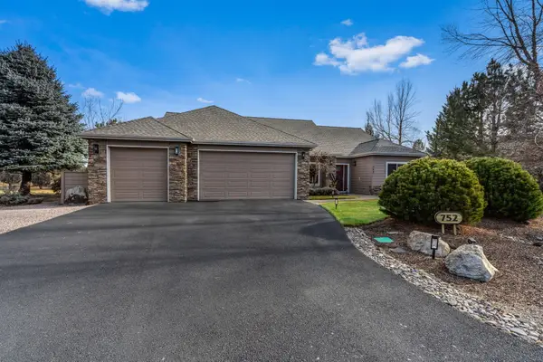 752 Crystal Falls Court, Redmond, OR 97756