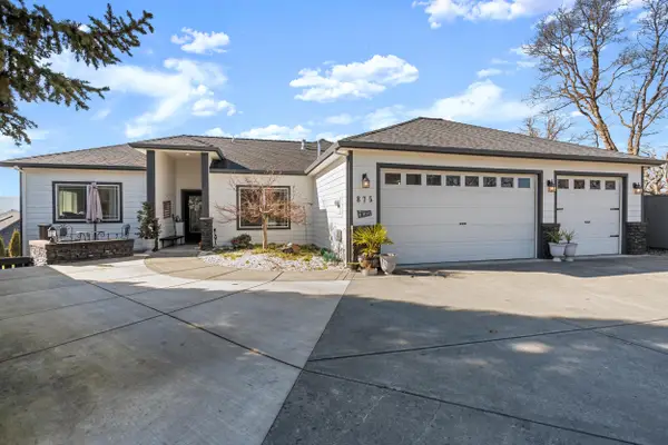 875 N Mountain Avenue, Central Point, OR 97502