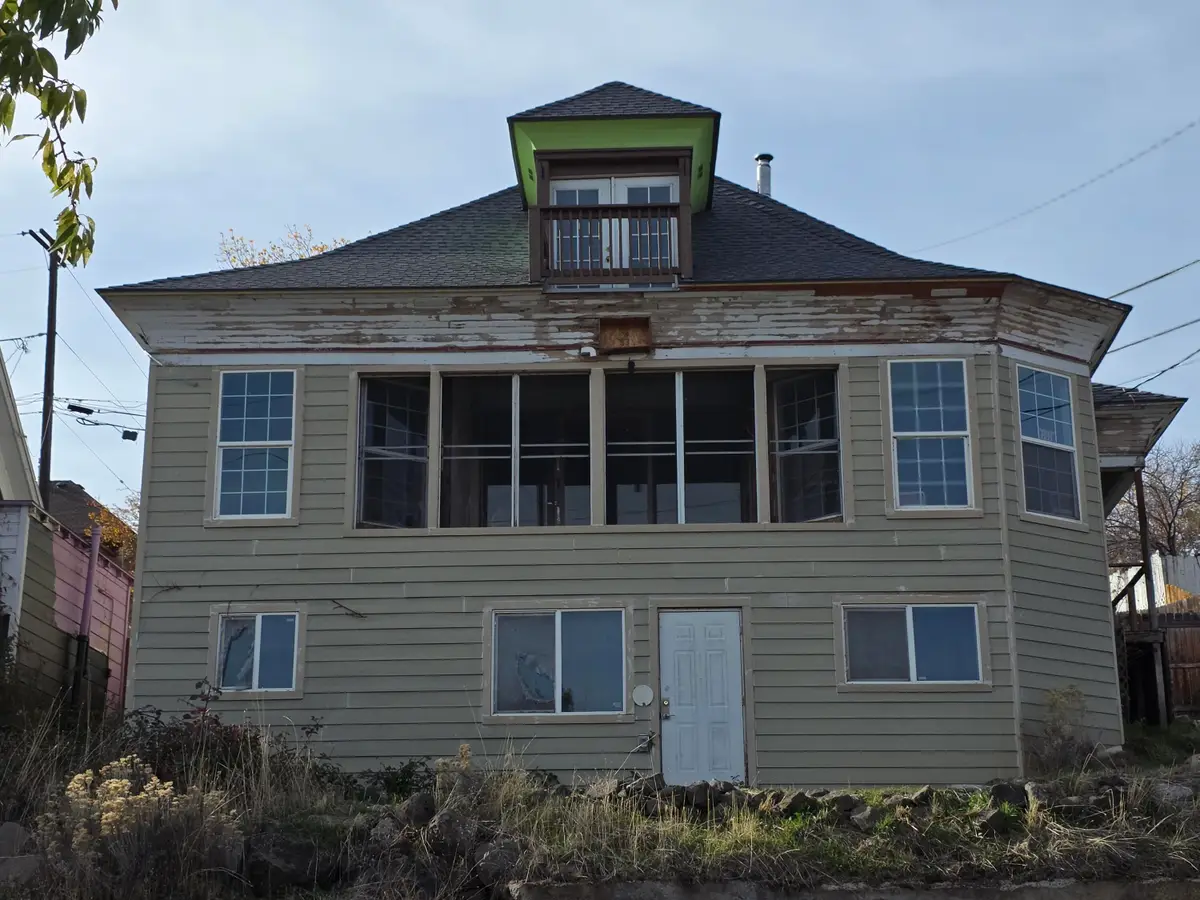 302 W Main Street, Klamath Falls, OR 97601 - #1