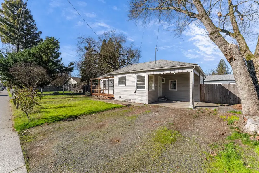 908 SW Bridge Street, Grants Pass, OR 97526 - #2