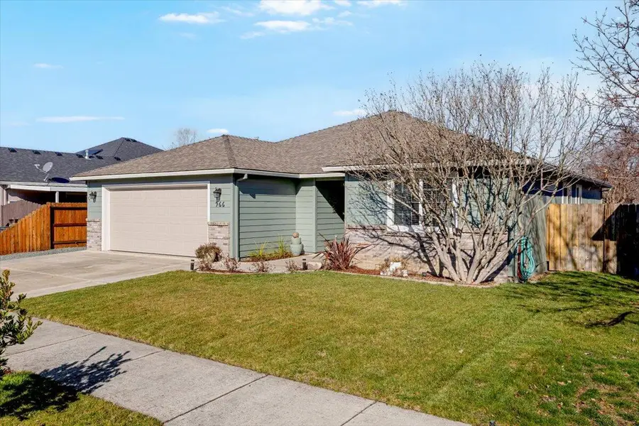 966 Newcastle Street, Medford, OR 97501 - #2