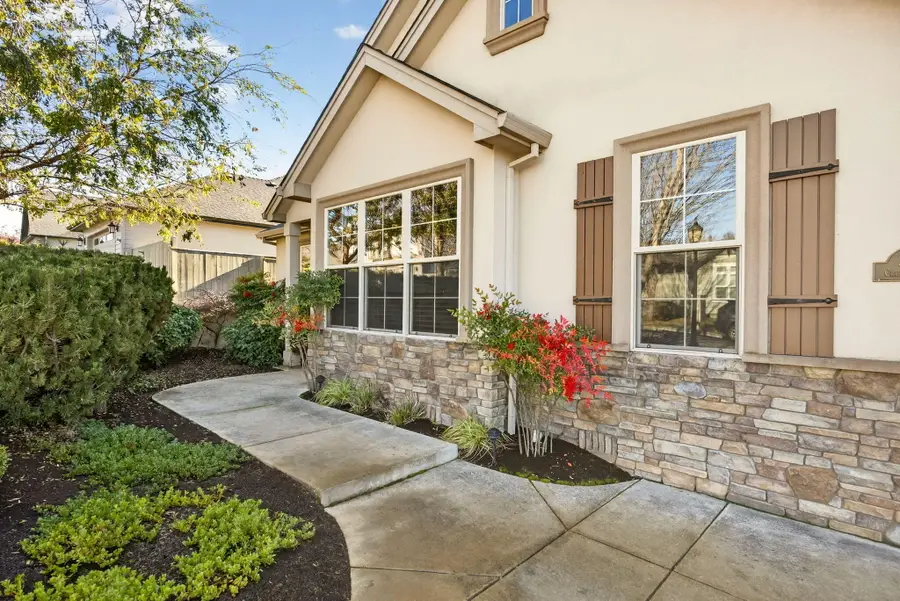 3944 Crystal Springs Drive, Medford, OR 97504 - #2