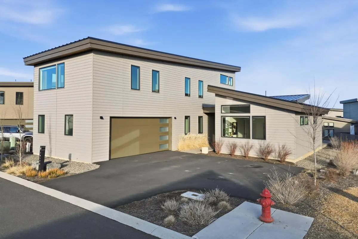 19170 Gateway Loop, Bend, OR 97702 - #1