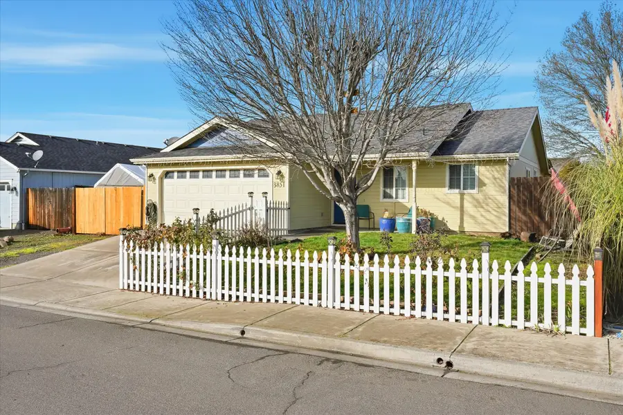 3851 Agate Meadows Court, White City, OR 97503 - #3