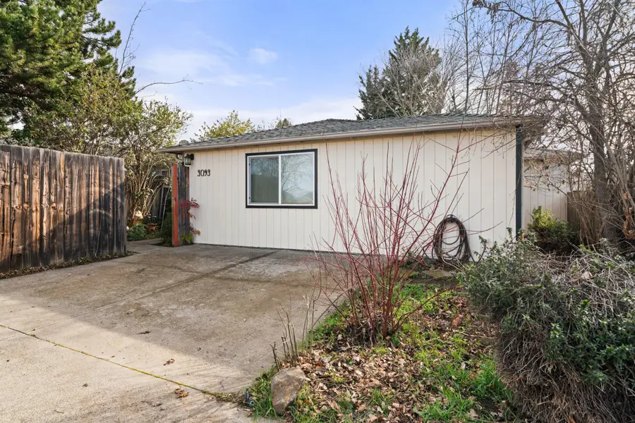 3093 Paul Circle, Medford, OR 97504 - #2