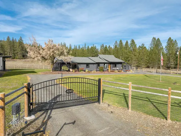 430 Stringer Gap Road, Grants Pass, OR 97527