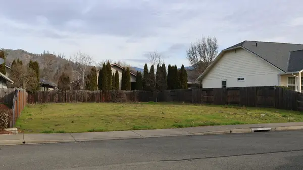 1830 SW J Street #1229, Grants Pass, OR 97526