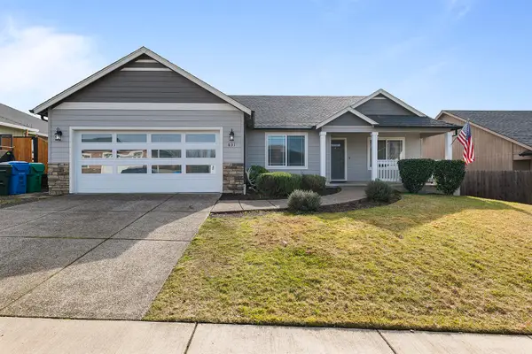 631 Nottingham Terrace, Eagle Point, OR 97524