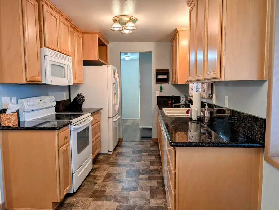 1661 NE Terrace Drive, Grants Pass, OR 97526 - #2