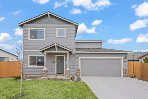 3400 NW 11th Court, Redmond, OR 97756