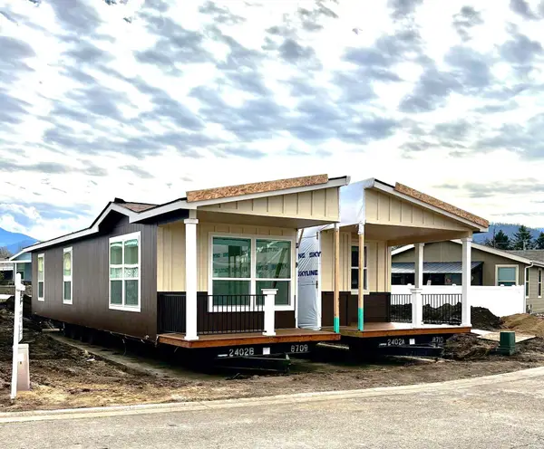 4601 S Pacific Highway #8, Phoenix, OR 97535