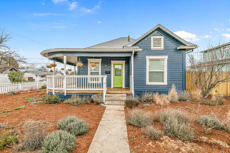 1032 W 10th Street, Medford, OR 97501 - #2