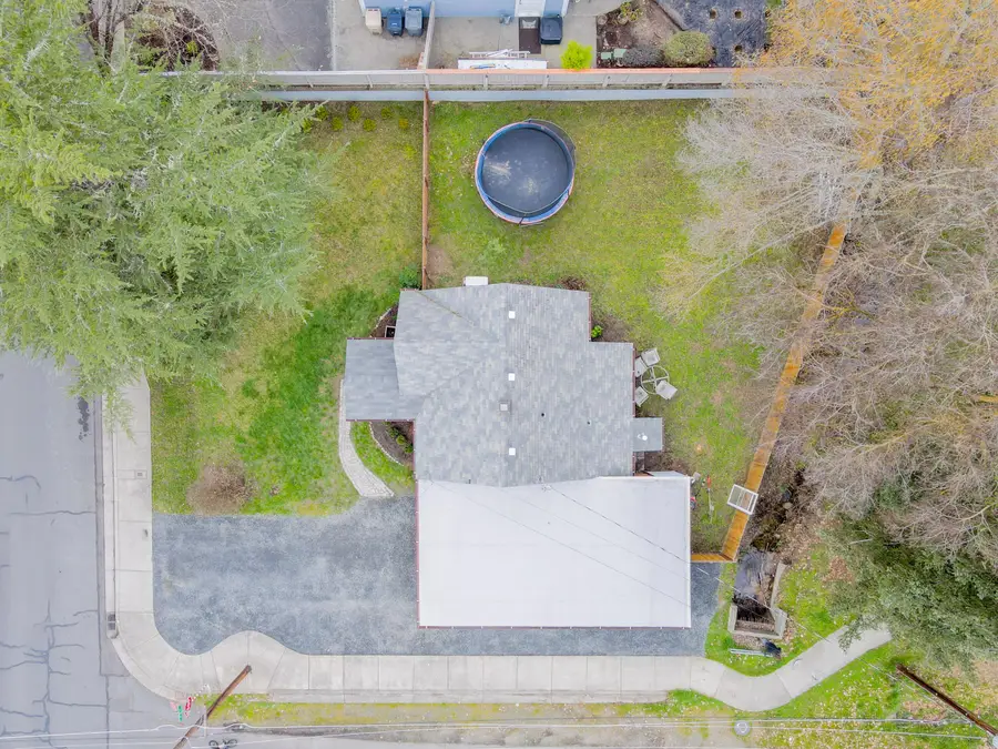 1202 NW B Street, Grants Pass, OR 97526 - #2