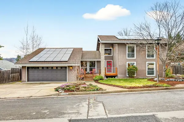 1075 Green Meadows Way, Ashland, OR 97520