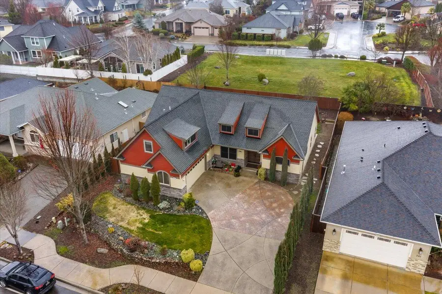 279 Robert Trent Jones Boulevard, Eagle Point, OR 97524 - #2