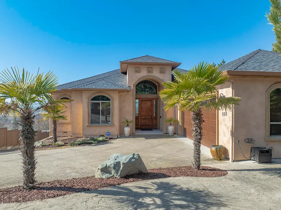 850 NE Tokay Heights, Grants Pass, OR 97526 - #2