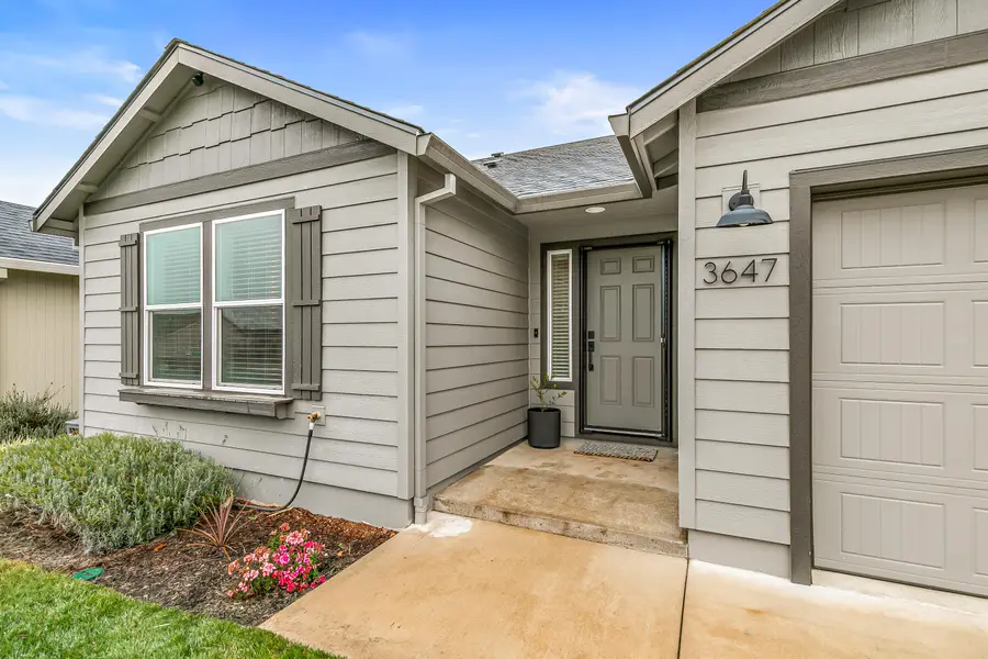 3647 Durst Street, Medford, OR 97504 - #2