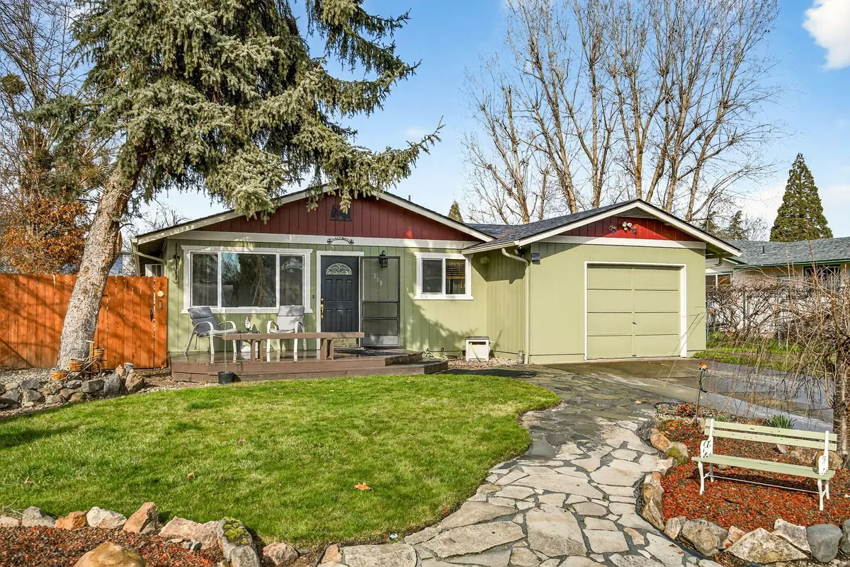 318 S Buchanan Avenue, Eagle Point, OR 97524 - #1