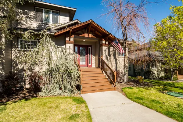 879 Golden Pheasant Drive, Redmond, OR 97756