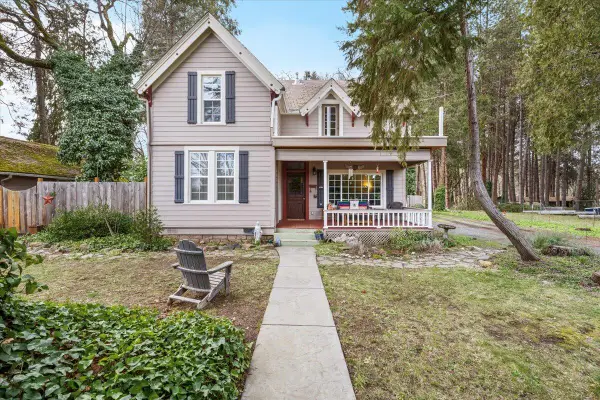 3072 Griffin Creek Road, Medford, OR 97501